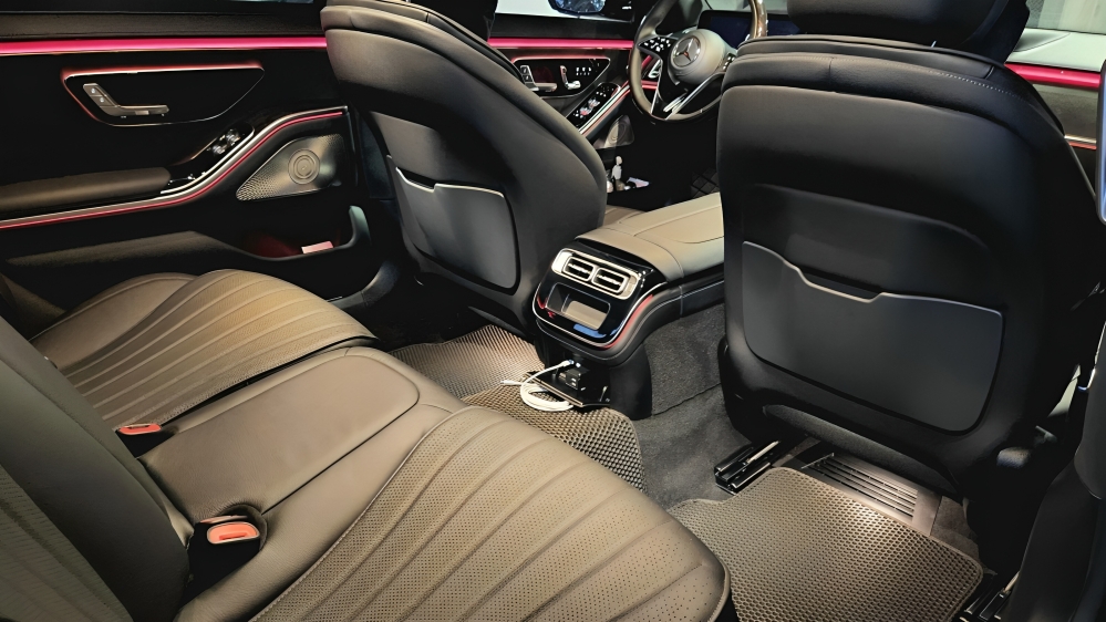 VIP Sedan — Mercedes S-Class — Black Chariot Limousine Orlando — Interior