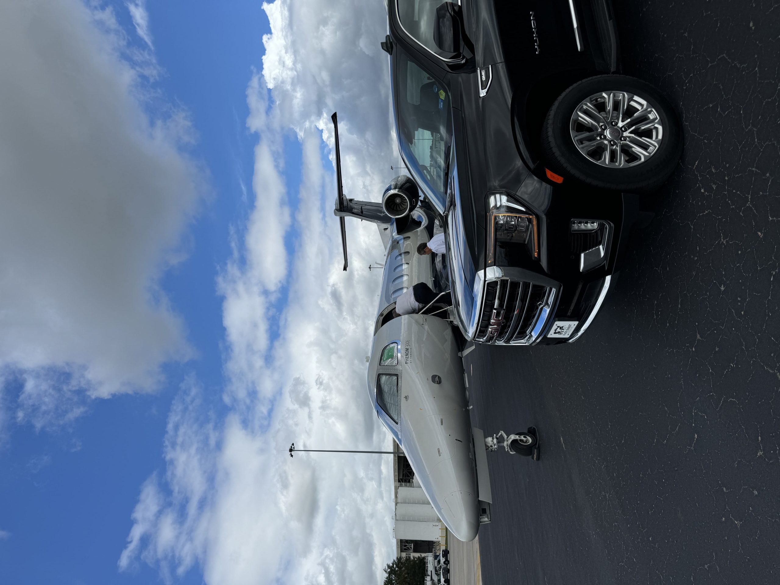 Luxury SUV — Chevrolet Suburban / GMC Yukon XL — Black Chariot Limousine Orlando